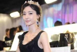 女明星带上王冠,女明星的华丽蜕变之旅
